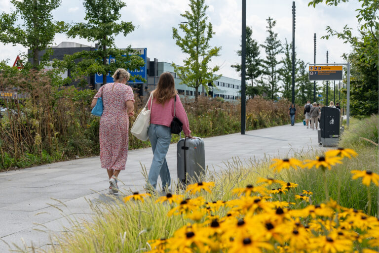 Moderne werklandschappen met reizvolle promenades en groene inrichting.
